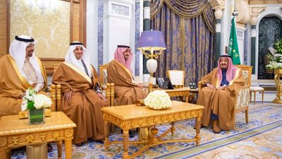 وزراء الرياضة والسياحة والاستثمار يؤدون القسم أمام الملك سلمان (صور)