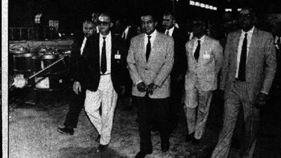  طالب بزيادة سعر القصب ورسالة للعاملين بالألومنيوم.. تعرف على أيام مبارك في قنا (صور)