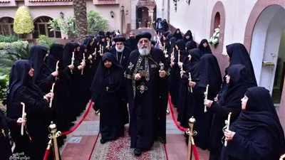 البابا تواضروس يرسم 11 راهبة بدير مصر القديمة