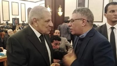 أحمد الزند وإبراهيم محلب في عزاء مبارك