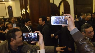 عمرو سعد يقدم واجب العزاء في الرئيس الأسبق حسني مبارك