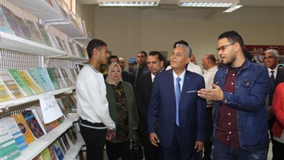 افتتاح الدورة الثانية لمعرض جامعة جنوب الوادي للكتاب (صور)