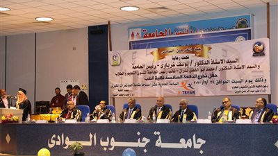 تخريج 118 طبيبا من جامعة جنوب الوادي في قنا (صور)