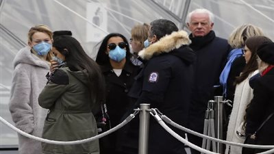 فرنسا تحظر التجمعات العامة في مواجهة فيروس كورونا