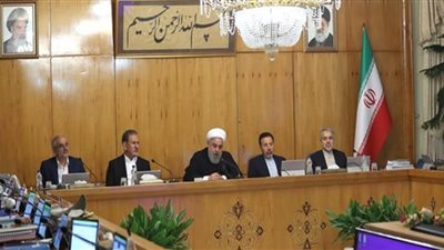 الحكومة الإيرانية تخفض عدد ساعات العمل بالمصارف بسبب كورونا