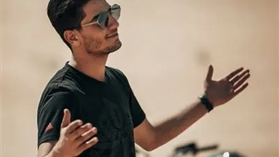 محمد عساف يرفض وقف أغاني المهرجانات ويغني 