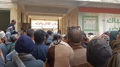 وقفة احتجاجية لعمال وسائقي قنا للمطالبة بالحد الأدنى للأجور (صور)