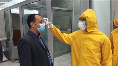 مشاهد من إجراءات الفحص ضد الكورونا.. 