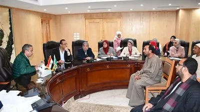 محافظ الفيوم يوجه بإجراء جراحية لمريض على نفقة الدولة 