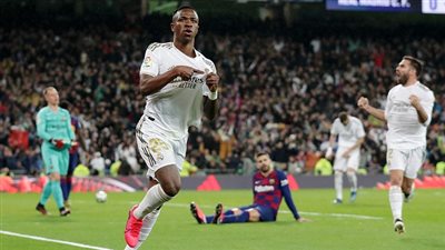 فينيسيوس جونيور يحتفل على طريقة 