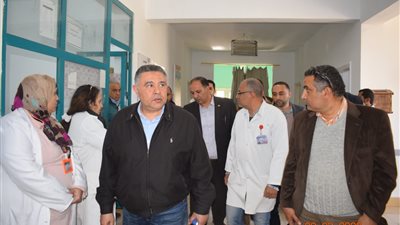 إحالة موظفين بالصحة وآخرين للتحقيق في حملة مفاجئة للرقابة الإدارية ومحافظ البحر الأحمر (صور) 