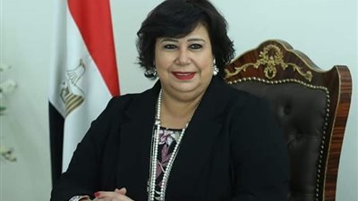 وزيرة الثقافة تحضر العرض المسرحي 