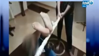 بمنتهى الوحشية.. مدرس يعاقب طالبة بـ