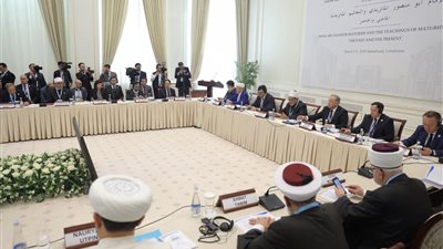 شيخ الأزهر يهاجم العولمة.. ويؤكد: العالم الإسلامي لا يحسم أمره