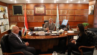 توقيع اتفاقية جماعية لصرف علاوة خاصة لـ11500 عامل