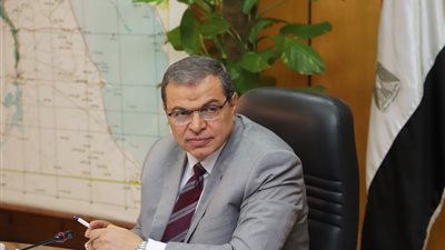 وزير القوى العاملة يفتتح معرضين لتسويق المنتجات والفنون التشكيلة