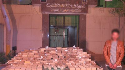 إحباط محاولة تهريب ١١٨٦ طربة حشيش بالسويس