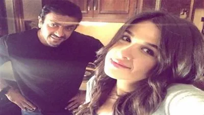 ياسمين عبد العزيز وأحمد العوضي يعلنان حبهما.. وشقيقها يهاجمها (صور)