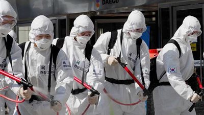 بعد وفاة 79 شخصا.. إيطاليا تمنع القبلات والمصافحة بسبب 