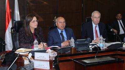  اجتماع بين وزيري التخطيط والنقل لدراسة توطين صناعة الوحدات المتحركة 