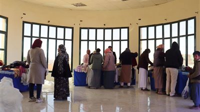 فحص وعلاج ٤٤٠ حالة في ثاني أيام قافة براني والسلوم (صور)