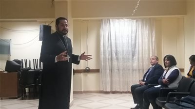 الأنبا باخوم يحذر الشباب من الاعتمادية