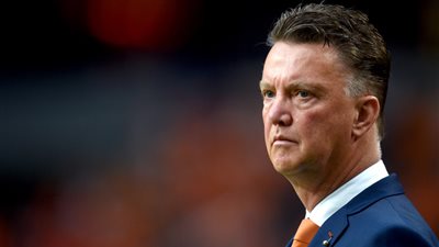 لويس فان جال: برشلونة ويوفنتوس كانا يجب أن يتبادلا الصفقات في الصيف