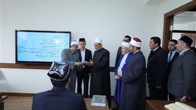 الإمام الأكبر ووفد الأزهر في ضيافة 