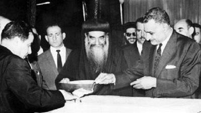 في ذكرى وفاته.. تعرف على قصة القديس والزعيم.. من علاقة فاترة إلى حُب لا ينتهي