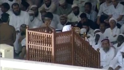 خطيب المسجد الحرام: إجراءات المملكة بتعليق العمرة والزيارة مؤقتاً شرعية