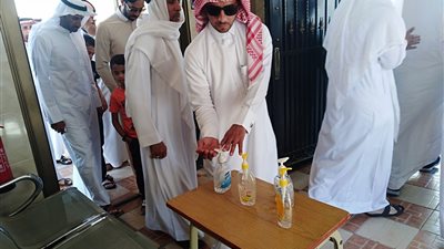 مساجد الأحساء تطلب من المصلين تعقيم اليدين قبل دخول المساجد