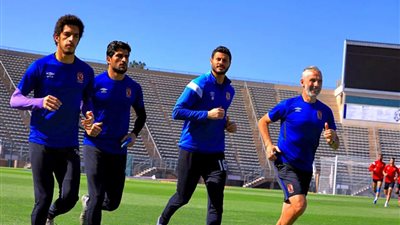 مران قوي لحراس الأهلي قبل موقعة صن دوانز