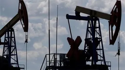 أسعار النفط تتهاوي 9%و  سعر البرميل يتجه إلى مستويات دون 40 دولار