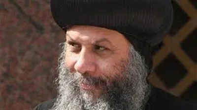 أسقف مغاغة يزور مستشفي السلام للإطمئنان على صحة الأنبا صرابامون