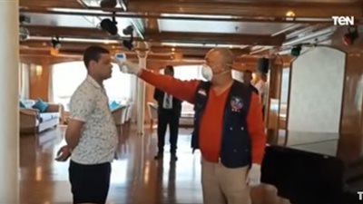 عاجل.. اللقطات الأولى من داخل باخرة فيروس كورونا في الأقصر (فيديو)