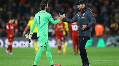 كلوب يصدم جماهير ليفربول بمدة غياب أليسون