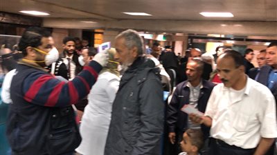 وزير الطيران المدني يتابع الإجراءات الوقائية بمطار القاهرة