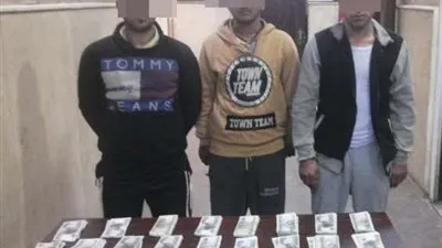 ضبط تشكيل عصابي تخصص في سرقة متعلقات المواطنين بالنزهة 