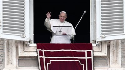 لأول مرة .. بابا الفاتيكان يلقي موعظة الأحد من خلال الفيديو خوفًا من 