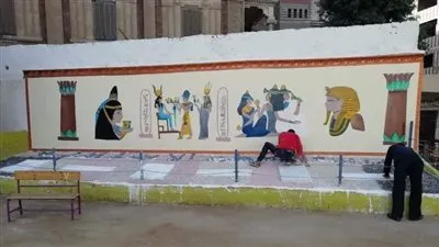 مدرسة المحطة الابتدائية بنجع حمادي تُنفذ أول جدارية داخل أسوارها 