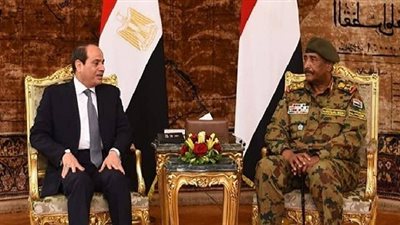 السيسي ورئيس مجلس السيادة السوداني يبحثان العلاقات الثنائية