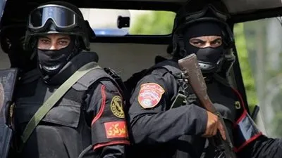 بالفيديو.. زحام شديد على وكر مخدرات في شارع شهير بالجيزة