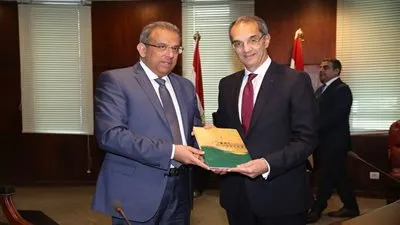 وزير الاتصالات يقبل استقالة رئيس الهيئة القومية للبريد 