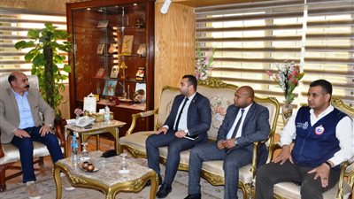 محافظ أسوان يطالب بتسجيل المواطنين في منظومة التأمين الصحي الشامل