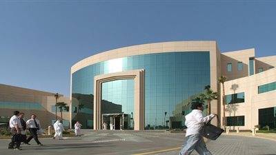 استثنناء أعضاء هيئة التدريس والإداريين من قرار تعليق الدراسة بثلاث جامعات