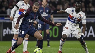 كورونا يهدد كرة القدم في فرنسا