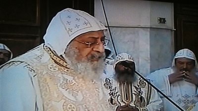 البابا تواضروس يترأس صلاة الجنازة على جثمان الأنبا صرابامون