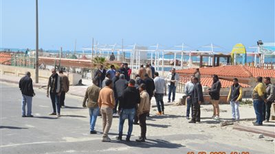 مصايف الإسكندرية تشن حملة مكبرة لتسلم شاطئ النخيل