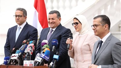 وزيرة الصحة تطمئن المصريين بنتائج مبشرة وتقدم ملحوظ لحالات كورونا (صور)