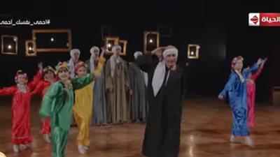 شاهد.. القرموطي يغني 